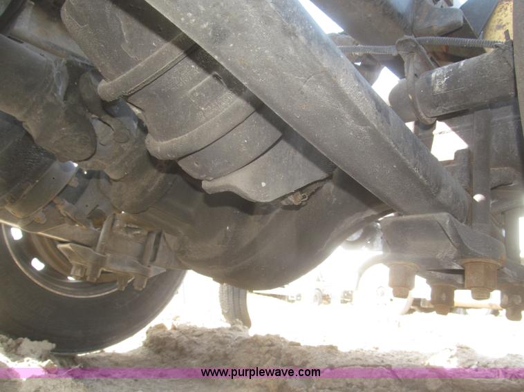 image for item F7341 2005 Freightliner Columbia CL120 semi truck