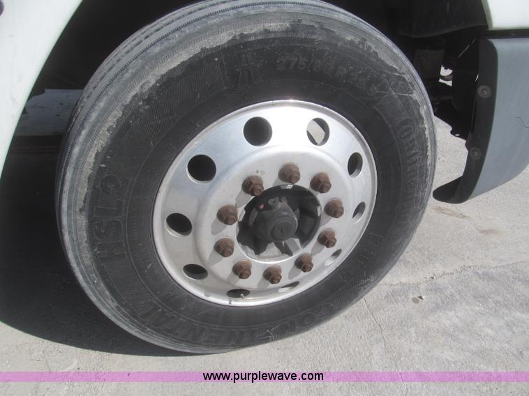 image for item F7341 2005 Freightliner Columbia CL120 semi truck