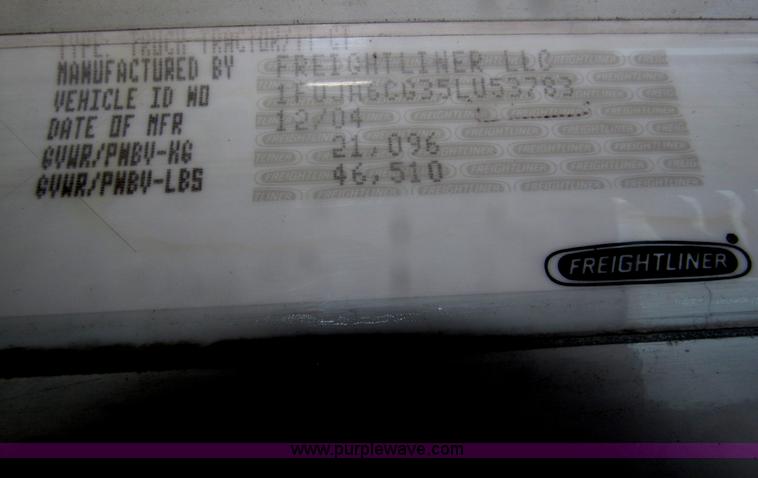 image for item F7341 2005 Freightliner Columbia CL120 semi truck