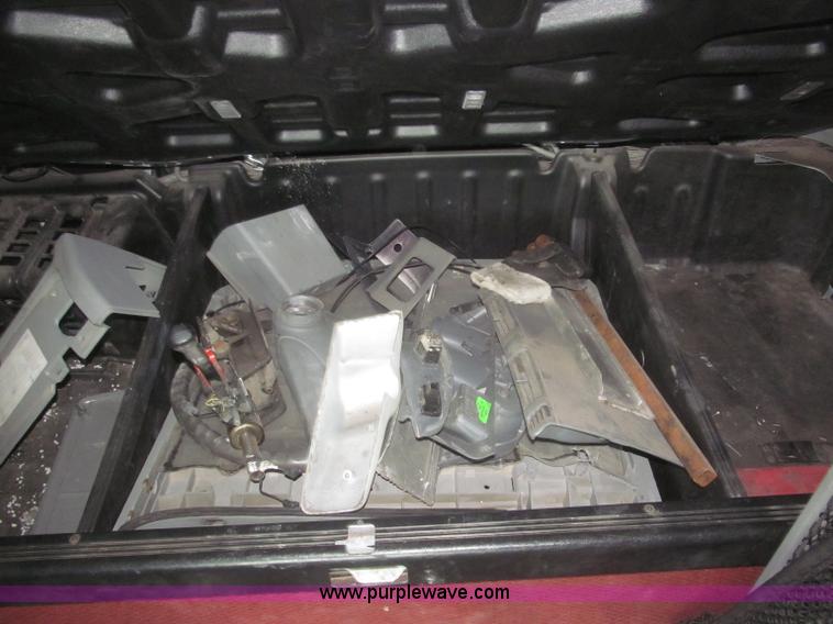 image for item F7342 2005 Freightliner Columbia semi truck