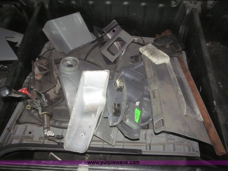 image for item F7342 2005 Freightliner Columbia semi truck