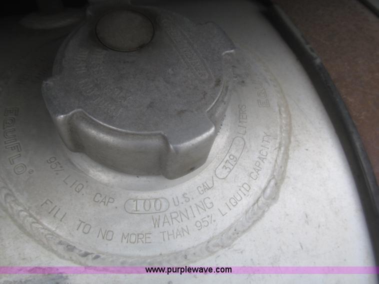 image for item F7342 2005 Freightliner Columbia semi truck