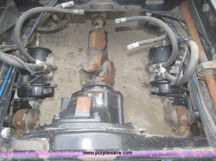 image for item F7342 2005 Freightliner Columbia semi truck