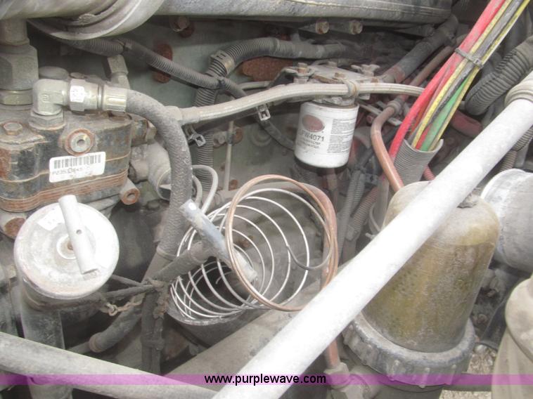 image for item F7342 2005 Freightliner Columbia semi truck