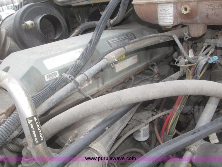 image for item F7342 2005 Freightliner Columbia semi truck