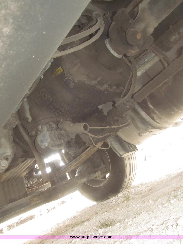 image for item F7342 2005 Freightliner Columbia semi truck