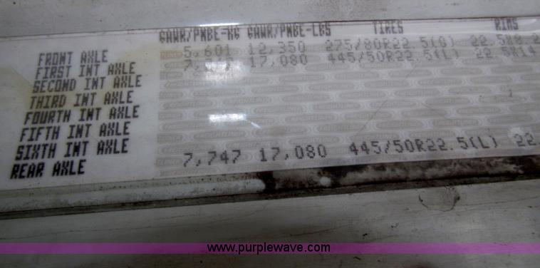 image for item F7342 2005 Freightliner Columbia semi truck