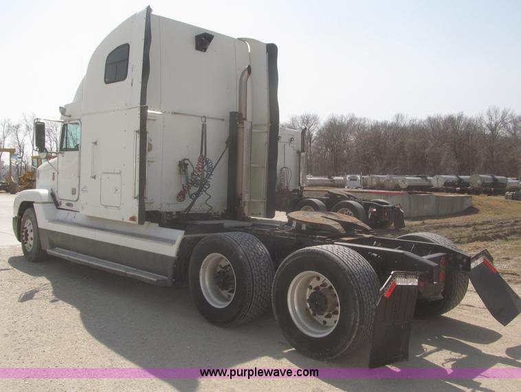 image for item F7343 2000 Freightliner FLD120 semi truck