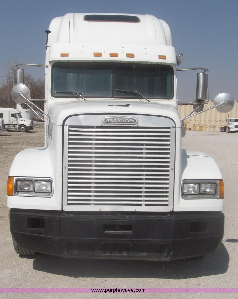 image for item F7343 2000 Freightliner FLD120 semi truck