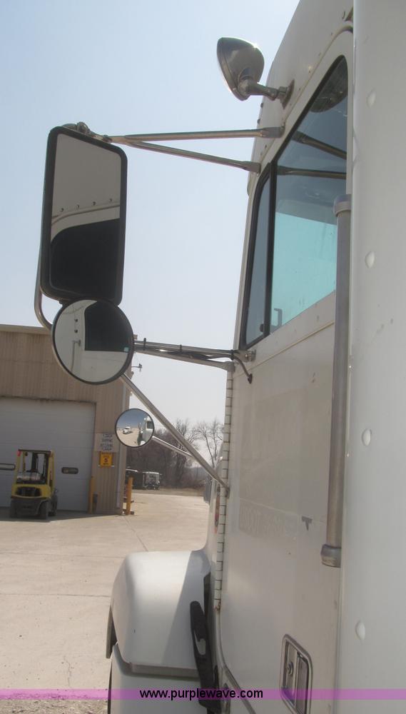 image for item F7343 2000 Freightliner FLD120 semi truck