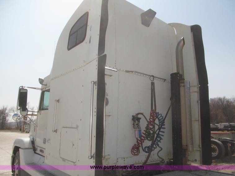 image for item F7343 2000 Freightliner FLD120 semi truck