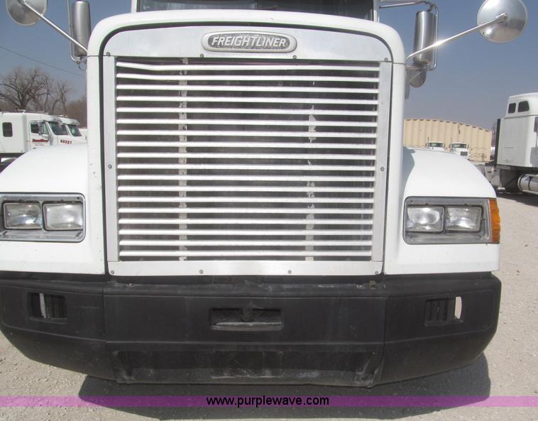 image for item F7343 2000 Freightliner FLD120 semi truck