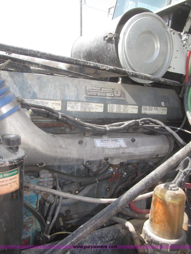 image for item F7343 2000 Freightliner FLD120 semi truck