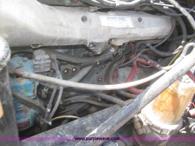 image for item F7343 2000 Freightliner FLD120 semi truck