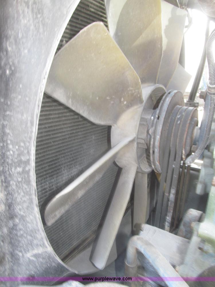 image for item F7343 2000 Freightliner FLD120 semi truck