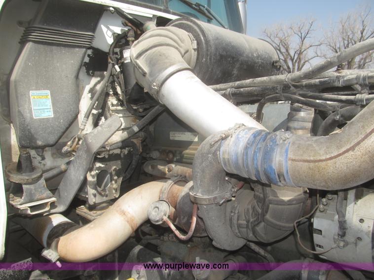 image for item F7343 2000 Freightliner FLD120 semi truck