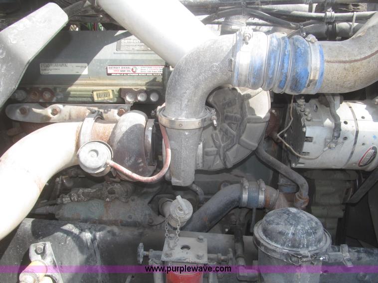 image for item F7343 2000 Freightliner FLD120 semi truck