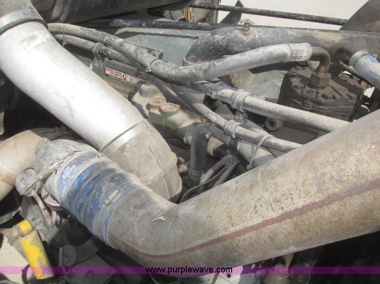 image for item F7343 2000 Freightliner FLD120 semi truck