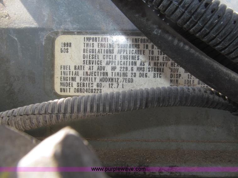 image for item F7343 2000 Freightliner FLD120 semi truck