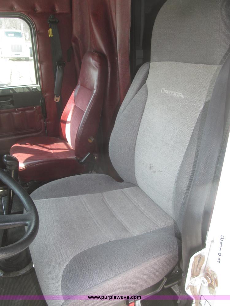 image for item F7343 2000 Freightliner FLD120 semi truck