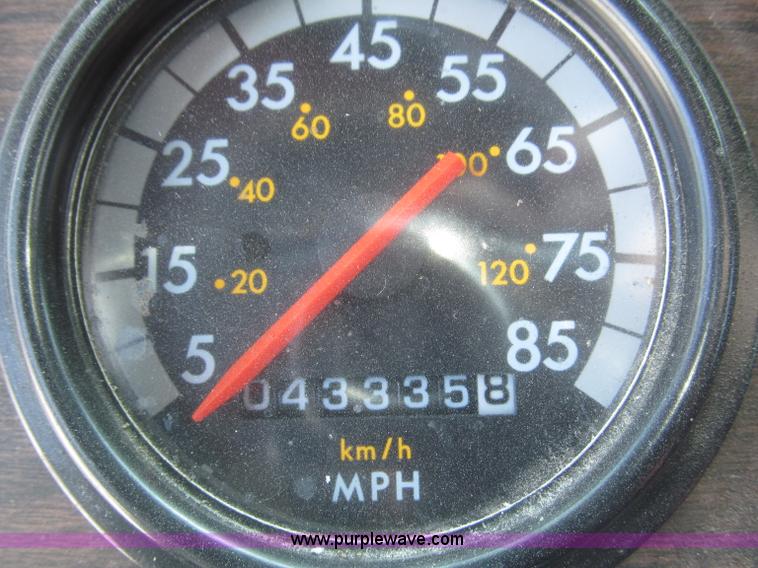 image for item F7343 2000 Freightliner FLD120 semi truck