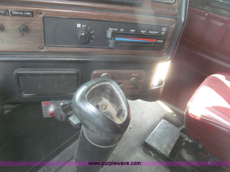 image for item F7343 2000 Freightliner FLD120 semi truck