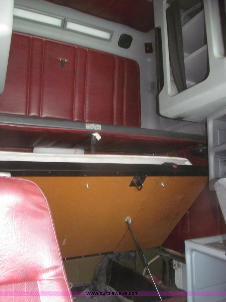 image for item F7343 2000 Freightliner FLD120 semi truck