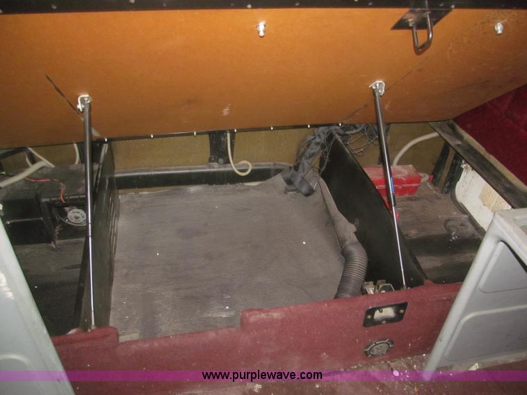 image for item F7343 2000 Freightliner FLD120 semi truck