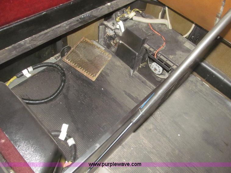 image for item F7343 2000 Freightliner FLD120 semi truck