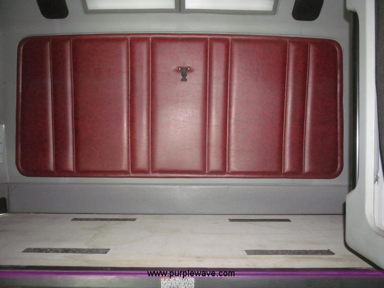 image for item F7343 2000 Freightliner FLD120 semi truck