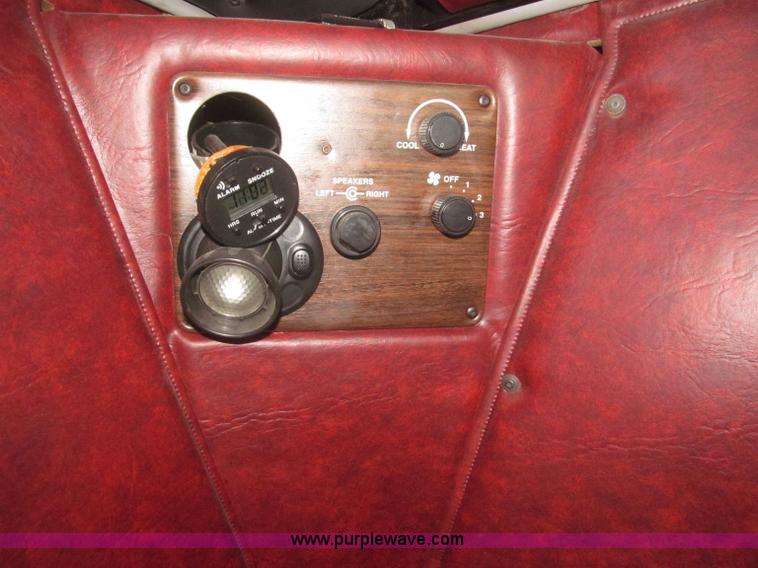 image for item F7343 2000 Freightliner FLD120 semi truck