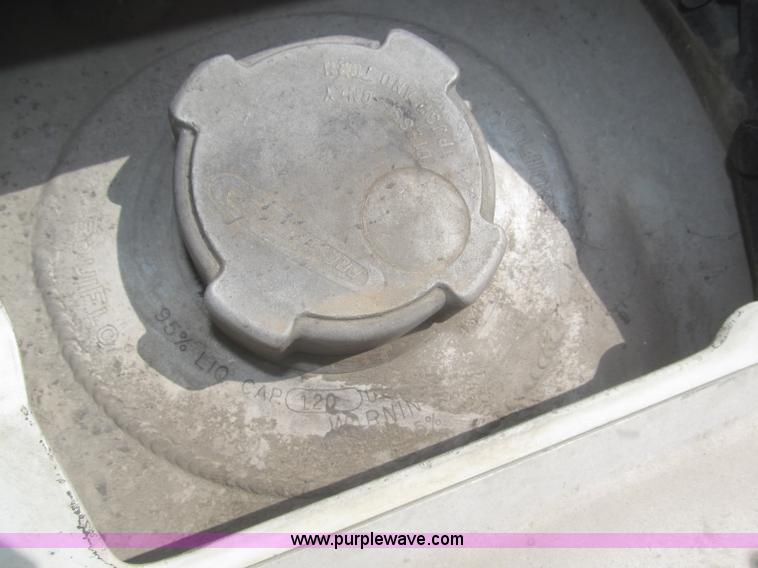 image for item F7343 2000 Freightliner FLD120 semi truck