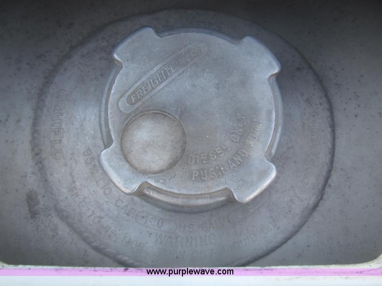 image for item F7343 2000 Freightliner FLD120 semi truck