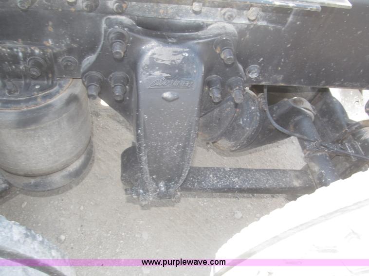 image for item F7343 2000 Freightliner FLD120 semi truck