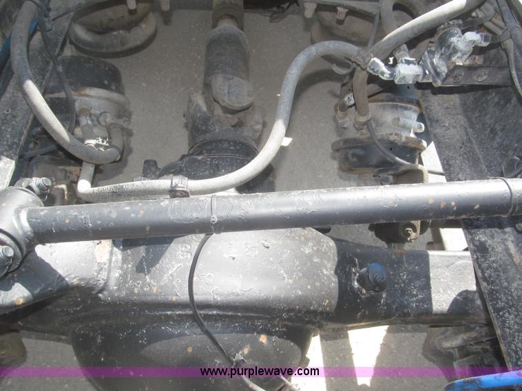 image for item F7343 2000 Freightliner FLD120 semi truck