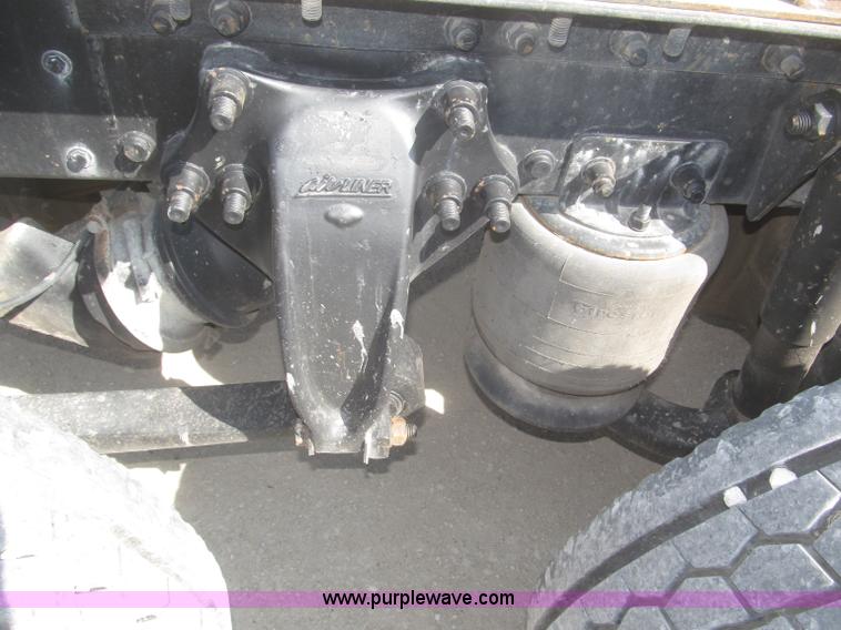 image for item F7343 2000 Freightliner FLD120 semi truck