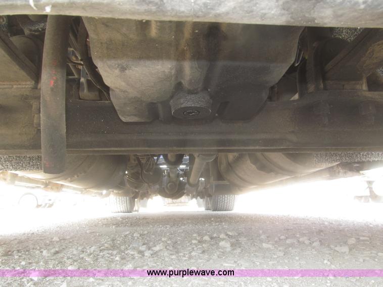 image for item F7343 2000 Freightliner FLD120 semi truck