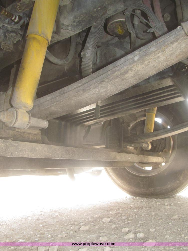 image for item F7343 2000 Freightliner FLD120 semi truck