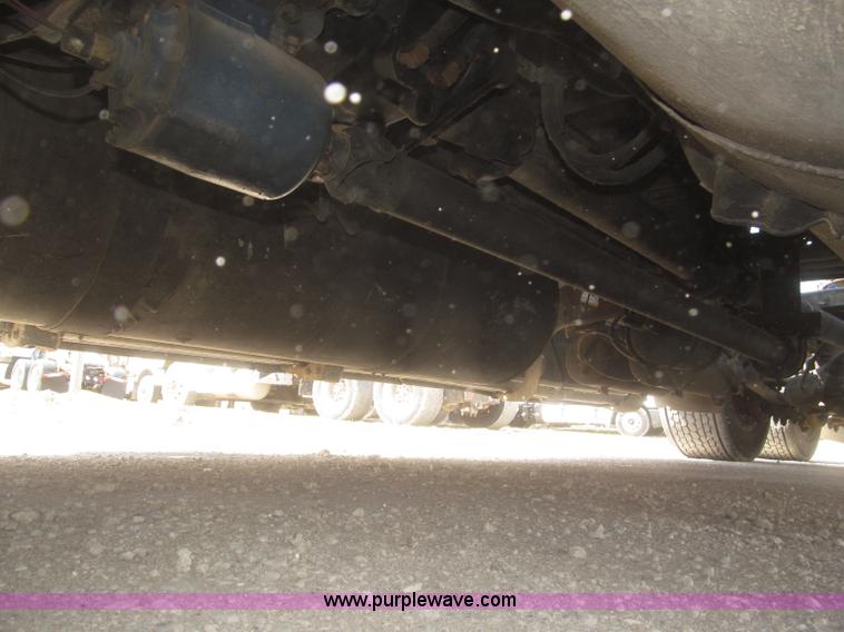 image for item F7343 2000 Freightliner FLD120 semi truck