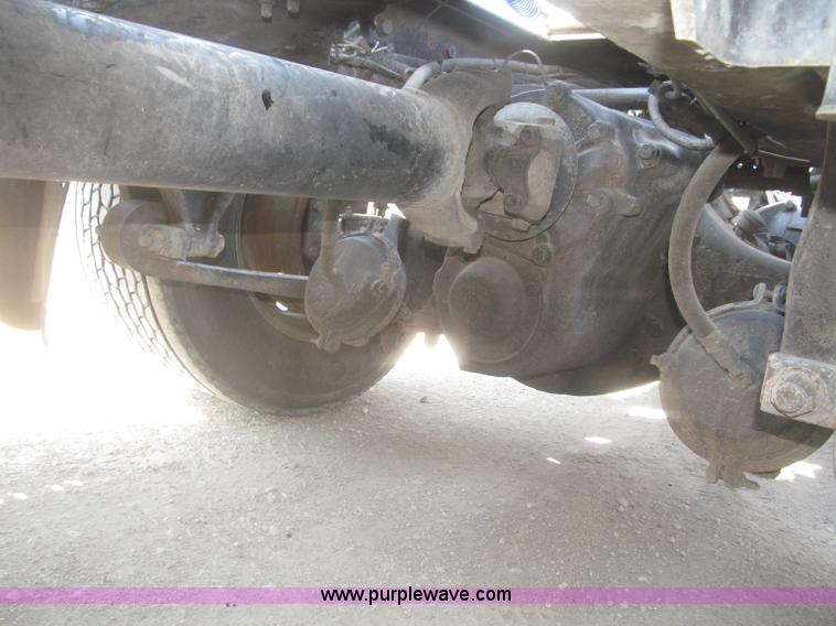 image for item F7343 2000 Freightliner FLD120 semi truck