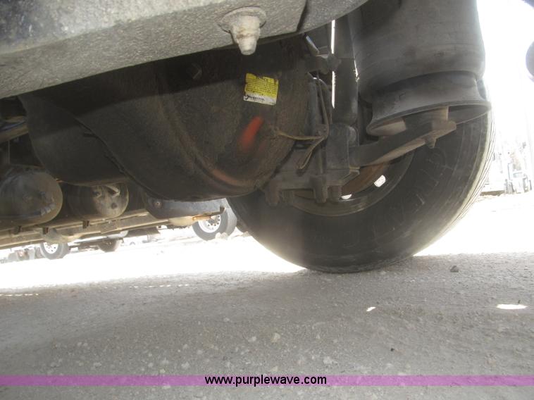 image for item F7343 2000 Freightliner FLD120 semi truck