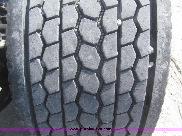 image for item F7343 2000 Freightliner FLD120 semi truck