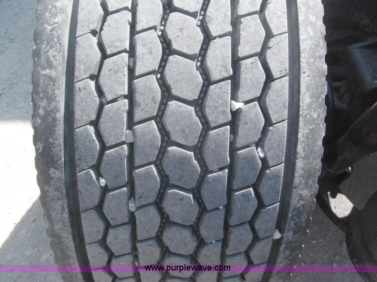 image for item F7343 2000 Freightliner FLD120 semi truck