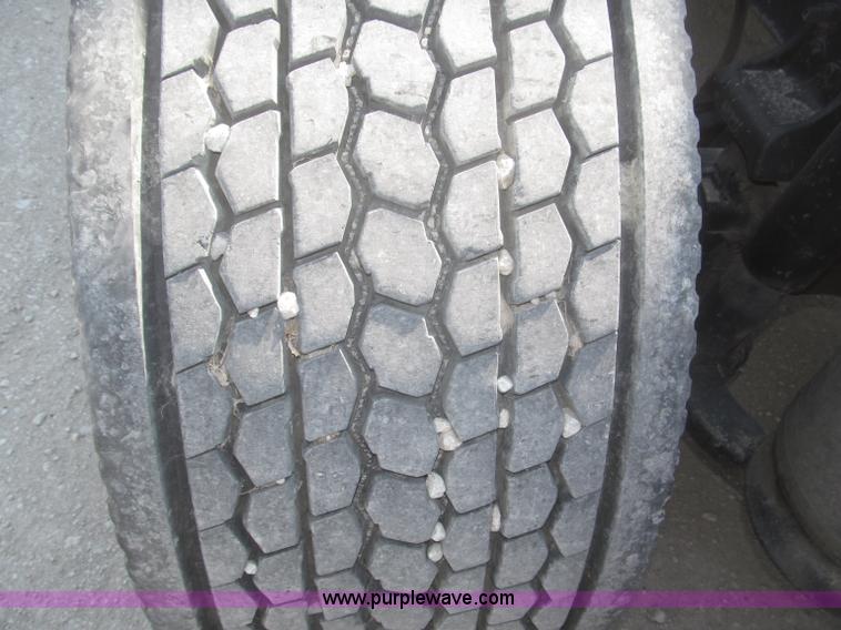 image for item F7343 2000 Freightliner FLD120 semi truck