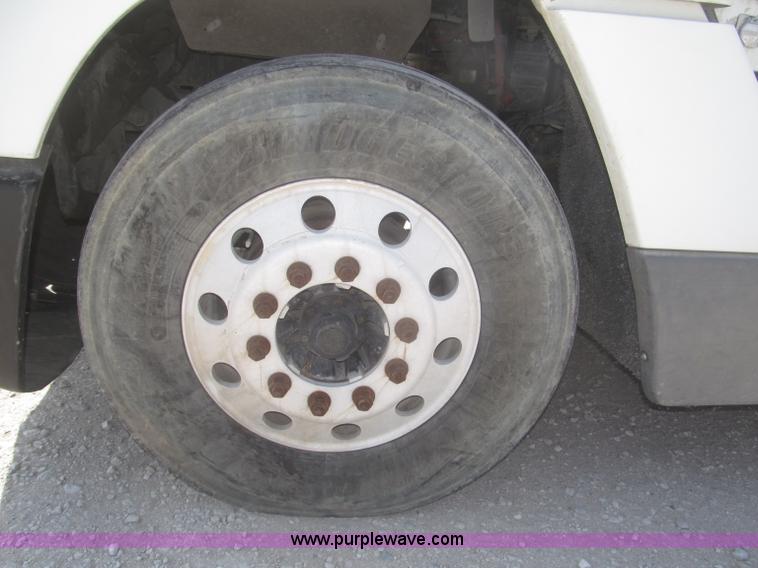 image for item F7343 2000 Freightliner FLD120 semi truck