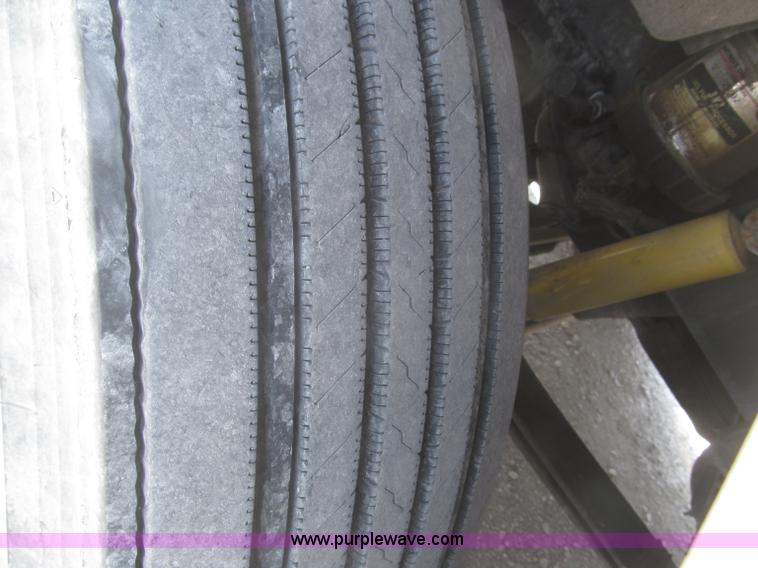 image for item F7343 2000 Freightliner FLD120 semi truck