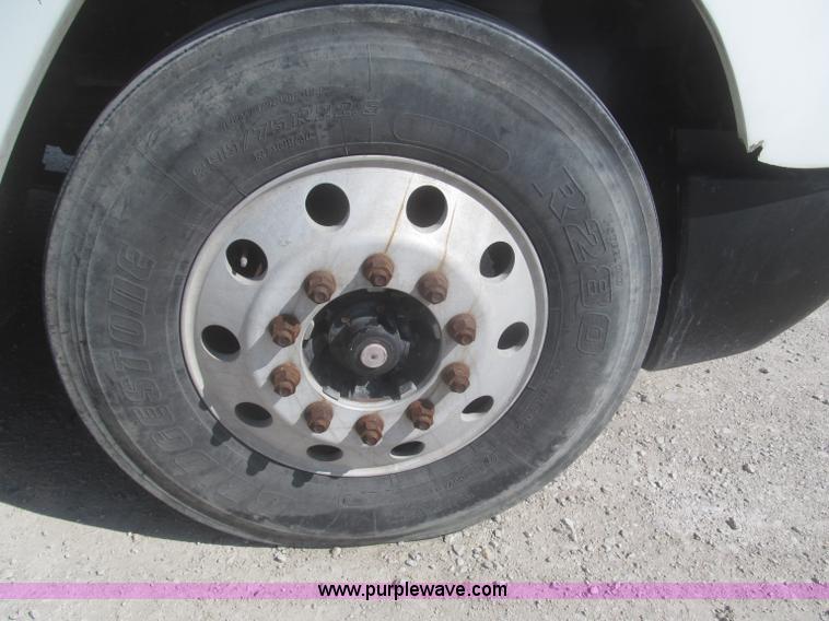 image for item F7343 2000 Freightliner FLD120 semi truck