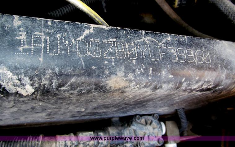 image for item F7343 2000 Freightliner FLD120 semi truck