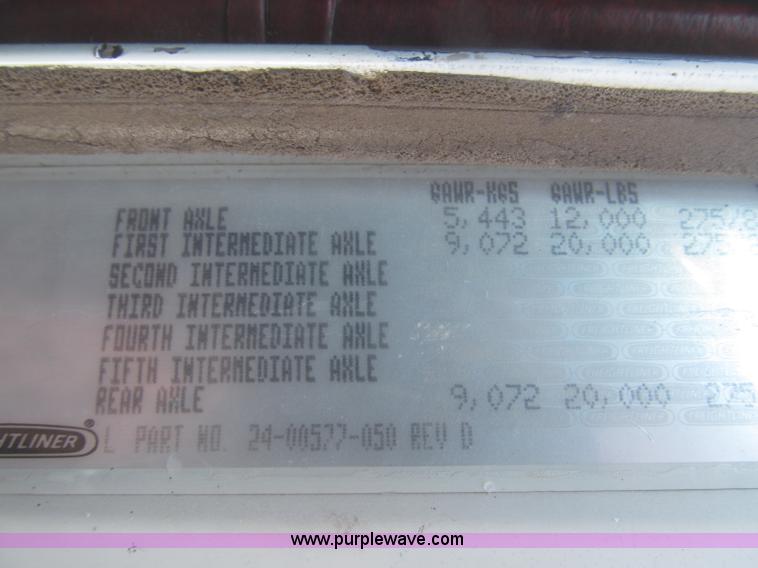 image for item F7343 2000 Freightliner FLD120 semi truck