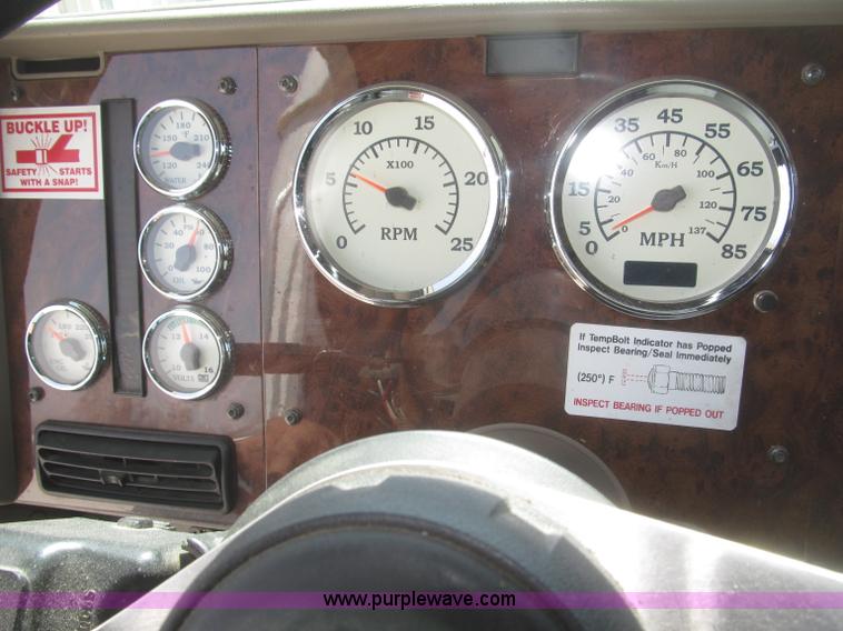 image for item F7344 2007 International 9400i semi truck